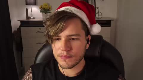 Snapshot of is_jesus chatting on December 25, 9:33 pm Jess online show from December 25, 9:33 pm