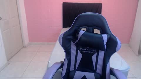 Snapshot of isa393887 chatting on February 21, 10:44 pm isa393887 online show from February 21, 10:44 pm