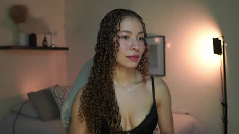 Snapshot of isa_____ chatting on August 7, 11:51 pm isa_____ online show from August 7, 11:51 pm