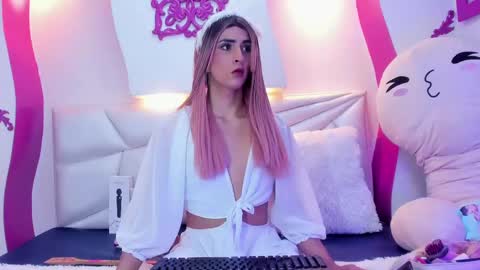 Snapshot of isa__fox chatting on November 13, 4:00 am Isa online show from November 13, 4:00 am