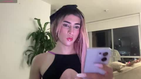 Snapshot of isa__fox chatting on November 27, 3:19 am Isa online show from November 27, 3:19 am