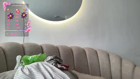 Isabella online show from May 6, 4:12 pm