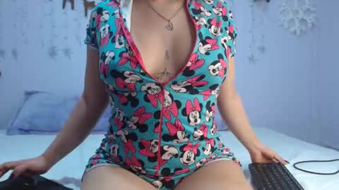 isa_jones1 online show from January 4, 2:14 am