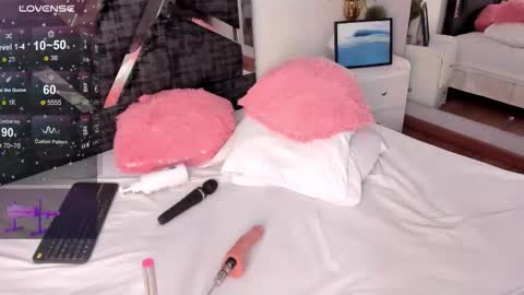 oIssaJonneso online show from February 24, 1:53 pm