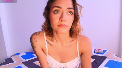 Snapshot of isa_laurentt chatting on January 22, 2:24 pm Isabella Laurentt online show from January 22, 2:24 pm