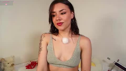 Isabella Laurentt  online show from July 10, 5:59 pm
