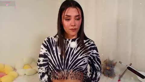 Isabella Laurentt  online show from July 18, 7:50 pm