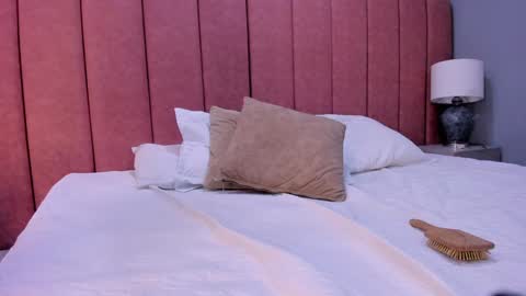 Isa  online show from January 14, 6:28 pm