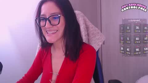 Snapshot of isa_official_ chatting on December 18, 7:31 pm I S A B E LL A3 online show from December 18, 7:31 pm