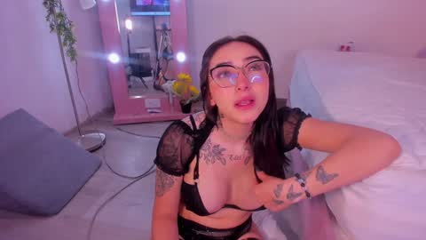 Snapshot of isa_redhair_ chatting on December 14, 6:24 am ....  Connection time 900 pm to 500 amRest days Wednesday and Saturday online show from December 14, 6:24 am