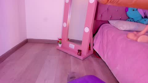 Snapshot of isa_redhair_ chatting on February 7, 7:29 am ....  Connection time 900 pm to 500 amRest days Wednesday and Saturday online show from February 7, 7:29 am