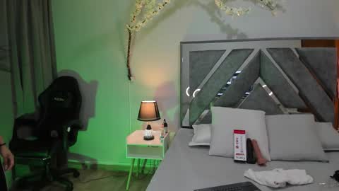 Snapshot of isa_rouse__ chatting on November 19, 2:22 am ISA ROUSE online show from November 19, 2:22 am