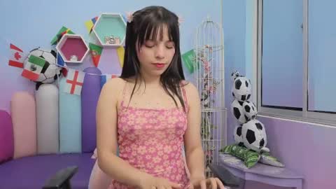 Snapshot of isaa_skinnyy chatting on June 25, 5:12 am Isaa Skinny online show from June 25, 5:12 am