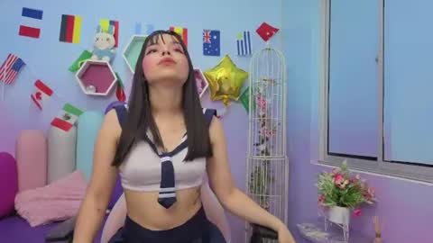 Snapshot of isaa_skinnyy chatting on August 4, 3:43 am Isaa Skinny online show from August 4, 3:43 am