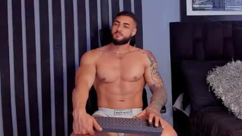 Snapshot of isaac_connor1 chatting on July 11, 10:33 pm Isaac online show from July 11, 10:33 pm