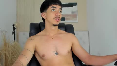 isaac_cryston online show from February 13, 10:28 pm