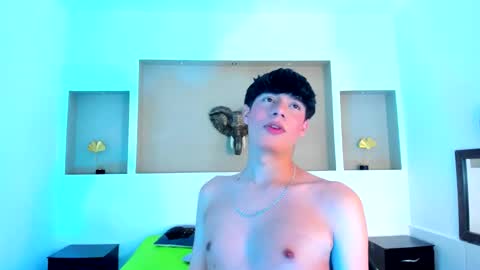 Snapshot of isaac_kurtt chatting on November 5, 7:25 pm Isaac Kurtt online show from November 5, 7:25 pm