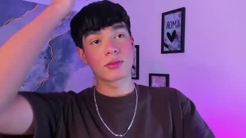 Snapshot of isaac_kurtt chatting on December 22, 8:06 pm Isaac Kurtt online show from December 22, 8:06 pm