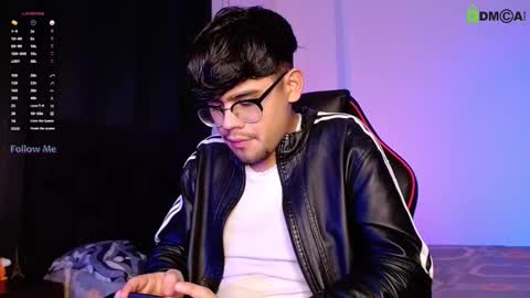 Snapshot of isaac_saenz chatting on November 8, 1:39 am Isaac Saenz. online show from November 8, 1:39 am