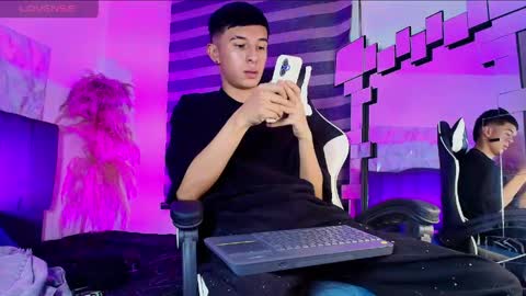 Isaac tan online show from March 19, 11:31 pm