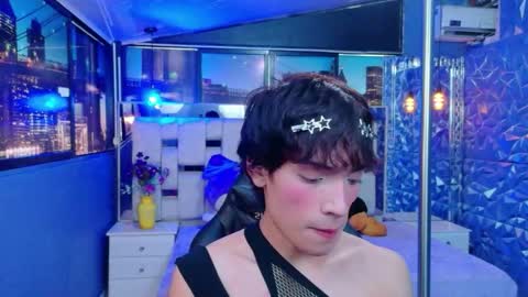 isaacnova online show from May 31, 9:05 pm