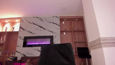 Snapshot of isabel_escorcia chatting on February 13, 8:17 am Isabel online show from February 13, 8:17 am