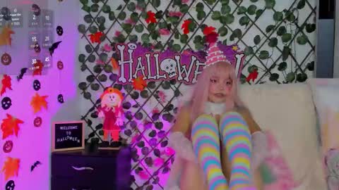 Snapshot of isabel_jamess chatting on October 31, 2:51 pm Isa online show from October 31, 2:51 pm