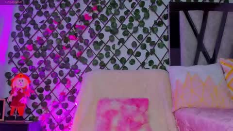 Snapshot of isabel_jamess chatting on November 13, 11:25 pm Isa online show from November 13, 11:25 pm