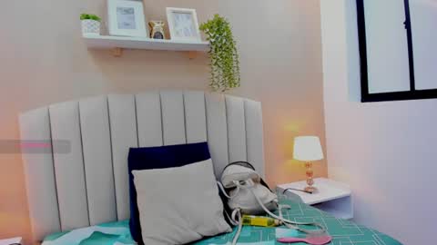 Snapshot of isabel_palmer chatting on June 24, 7:35 pm isabel_palmer online show from June 24, 7:35 pm