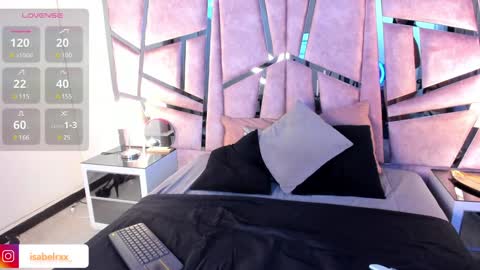 Snapshot of isabel_roux chatting on December 22, 10:04 pm Isabel online show from December 22, 10:04 pm