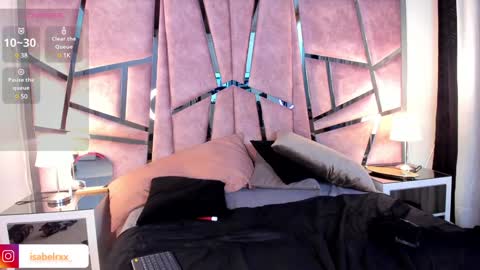 Snapshot of isabel_roux chatting on December 23, 1:08 am Isabel online show from December 23, 1:08 am