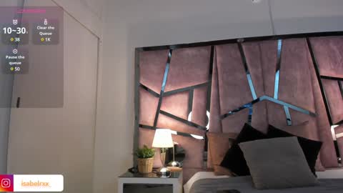 Snapshot of isabel_roux chatting on January 28, 9:08 pm Isabel online show from January 28, 9:08 pm