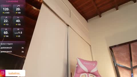 Snapshot of isabel_roux chatting on February 27, 8:50 am Isabel online show from February 27, 8:50 am