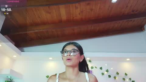 Isabel online show from May 14, 1:29 pm