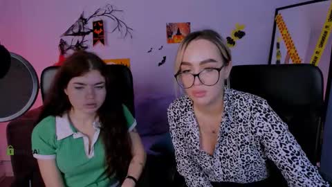 Snapshot of isabel_wave chatting on November 4, 1:32 pm isabel online show from November 4, 1:32 pm