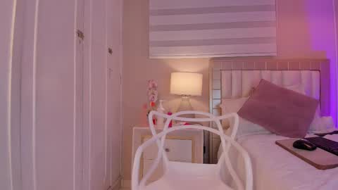 isabela__x online show from February 12, 11:44 pm