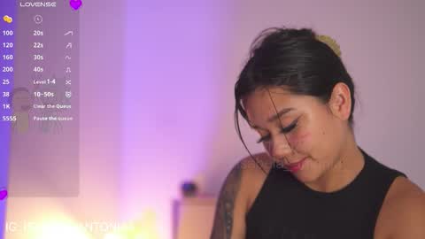 Snapshot of isabela_antonia_ chatting on November 18, 1:04 pm online show from November 18, 1:04 pm