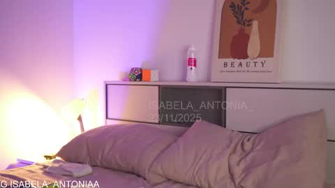 Snapshot of isabela_antonia_ chatting on November 23, 12:49 pm online show from November 23, 12:49 pm