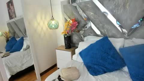 Snapshot of isabela_parkerr chatting on June 23, 1:09 pm Mommy Isa online show from June 23, 1:09 pm