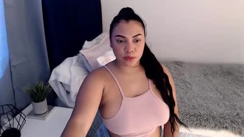 isabelateran online show from March 25, 6:36 pm
