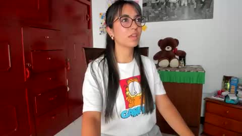 Snapshot of isabella22_1 chatting on January 17, 5:51 pm Isabella22 1 online show from January 17, 5:51 pm