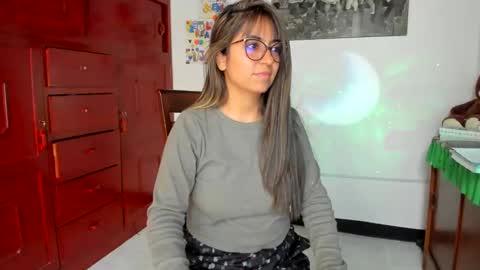 Snapshot of isabella22_1 chatting on February 10, 5:19 pm Isabella22 1 online show from February 10, 5:19 pm