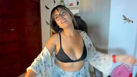 Snapshot of isabella22_1 chatting on April 18, 4:05 am Isabella22 1 online show from April 18, 4:05 am