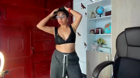 Snapshot of isabella22_1 chatting on May 5, 5:32 pm Isabella22 1 online show from May 5, 5:32 pm