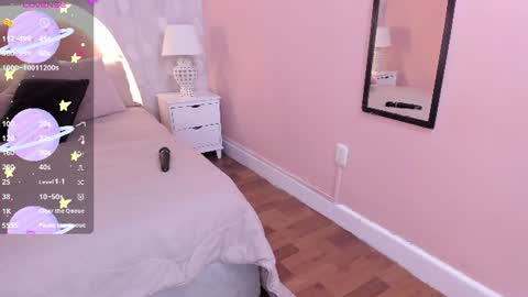 Snapshot of isabella__milf chatting on June 8, 7:03 pm isabella__milf online show from June 8, 7:03 pm