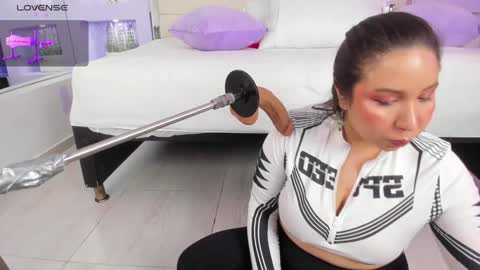 Snapshot of isabella_daniell chatting on January 31, 3:41 am Isa online show from January 31, 3:41 am