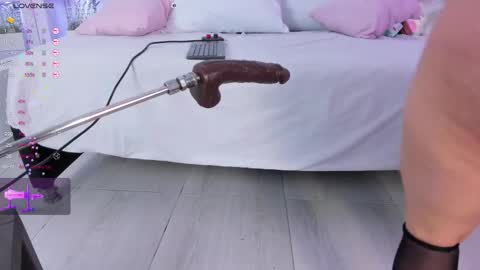 Snapshot of isabella_daniell chatting on November 22, 4:11 am Isa online show from November 22, 4:11 am