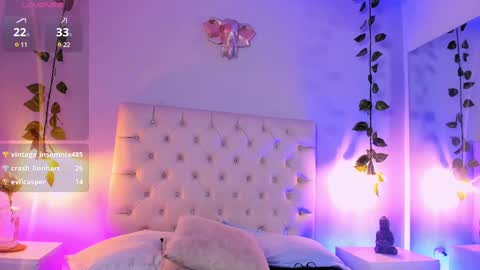 Snapshot of isabella_flowerss chatting on February 26, 2:37 am online show from February 26, 2:37 am