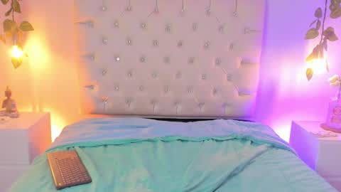 Snapshot of isabella_flowerss chatting on September 16, 8:54 pm online show from September 16, 8:54 pm