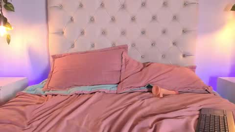 Snapshot of isabella_flowerss chatting on October 14, 9:04 pm online show from October 14, 9:04 pm